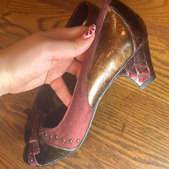 Vintage Maroon snake skin design kitten heel - Picture 4 of 7